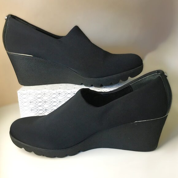 ๐๐ข๐ก๐๐๐ ๐. ๐ฃ๐๐๐ก๐๐ฅ โฆ๏ธ "Maddy" Black Crepe Wedge Comfort Shoe - Picture 3 of 15